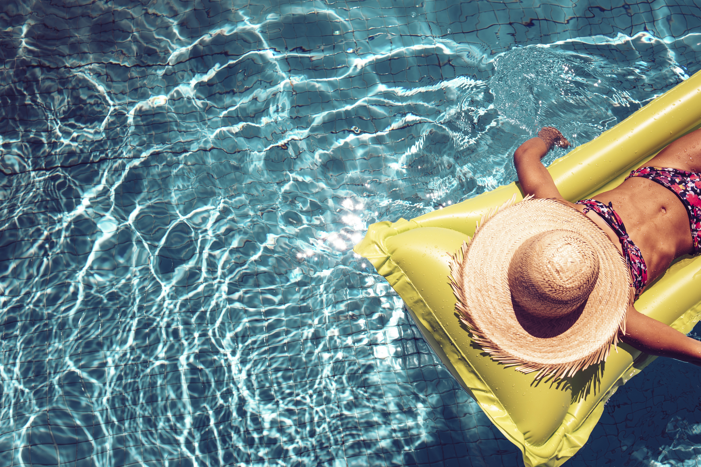 lady in pool